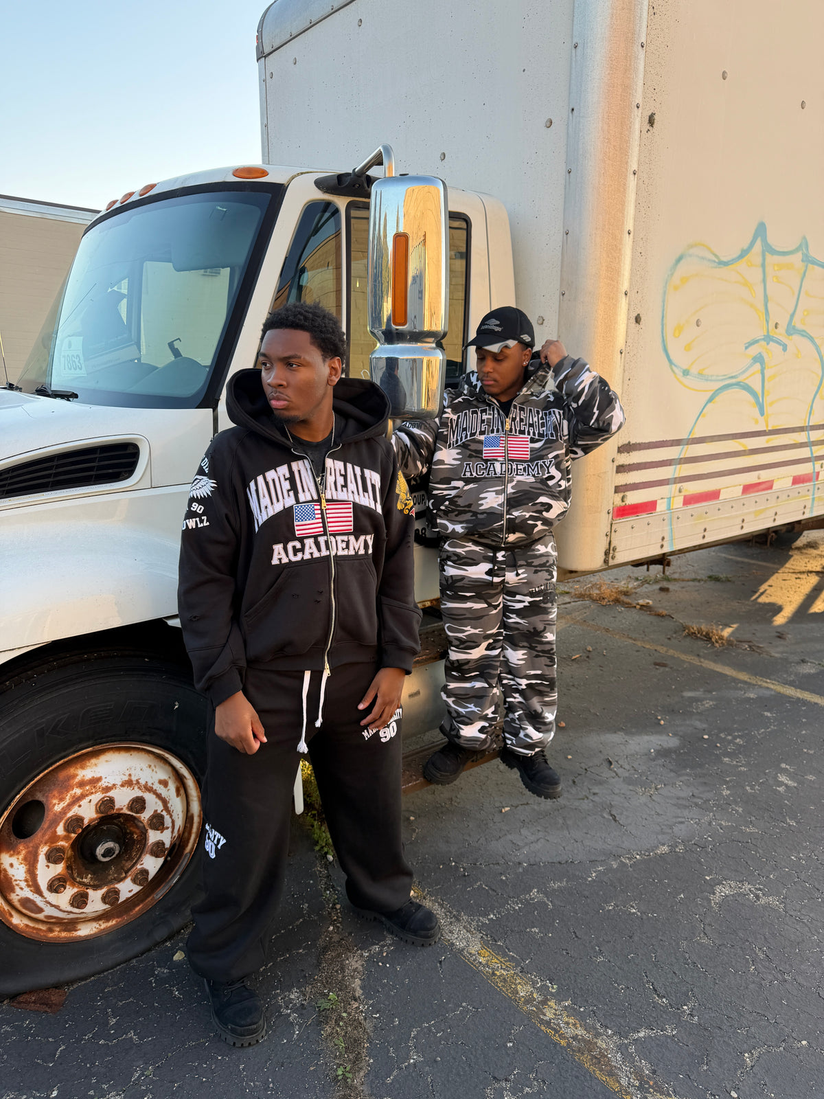 DZ MADE IN REALITY ZIP UP “BLACK”